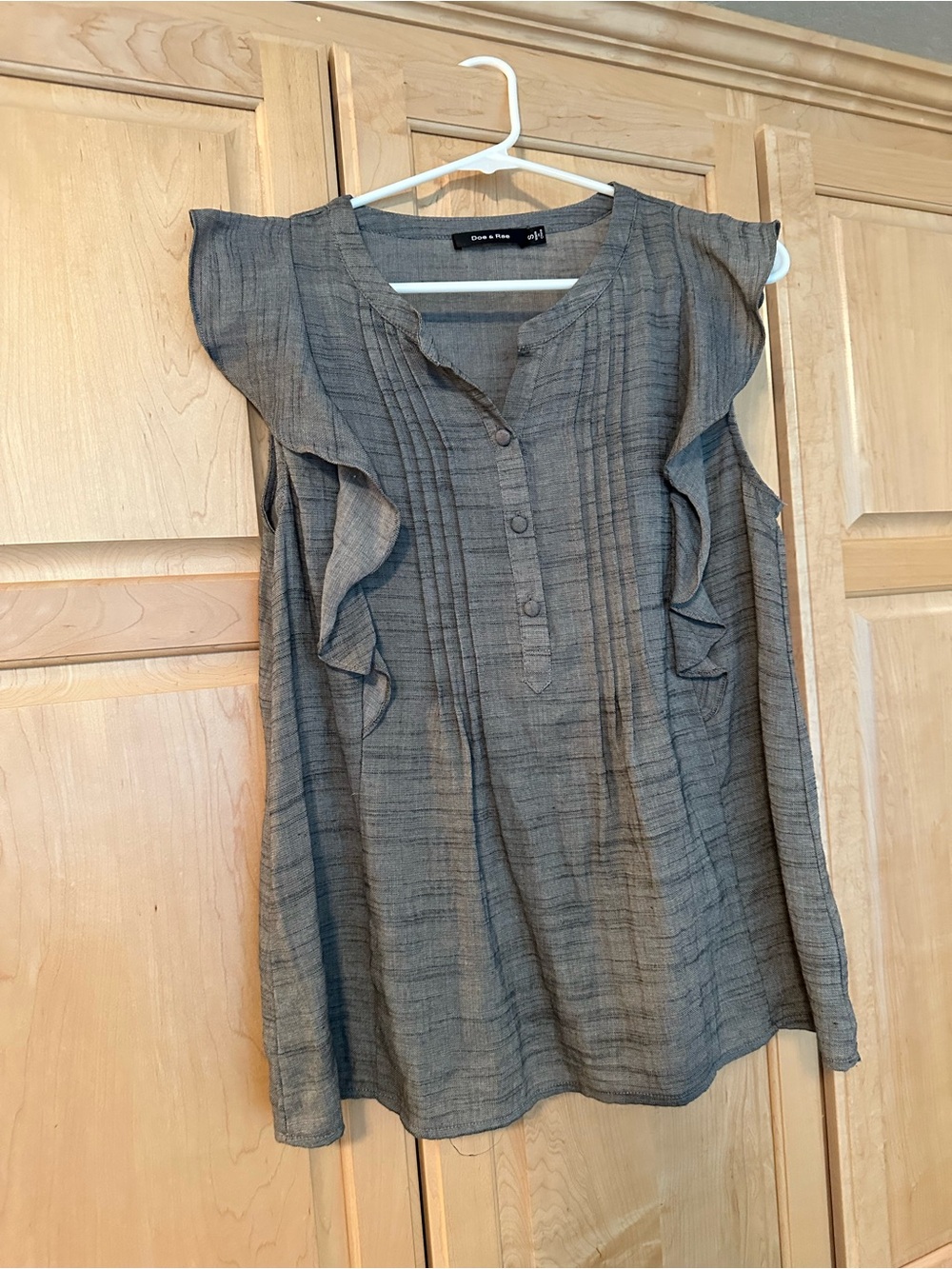 Doe & Rae Gray Ruffle Pintuck Sleeveless Blouse